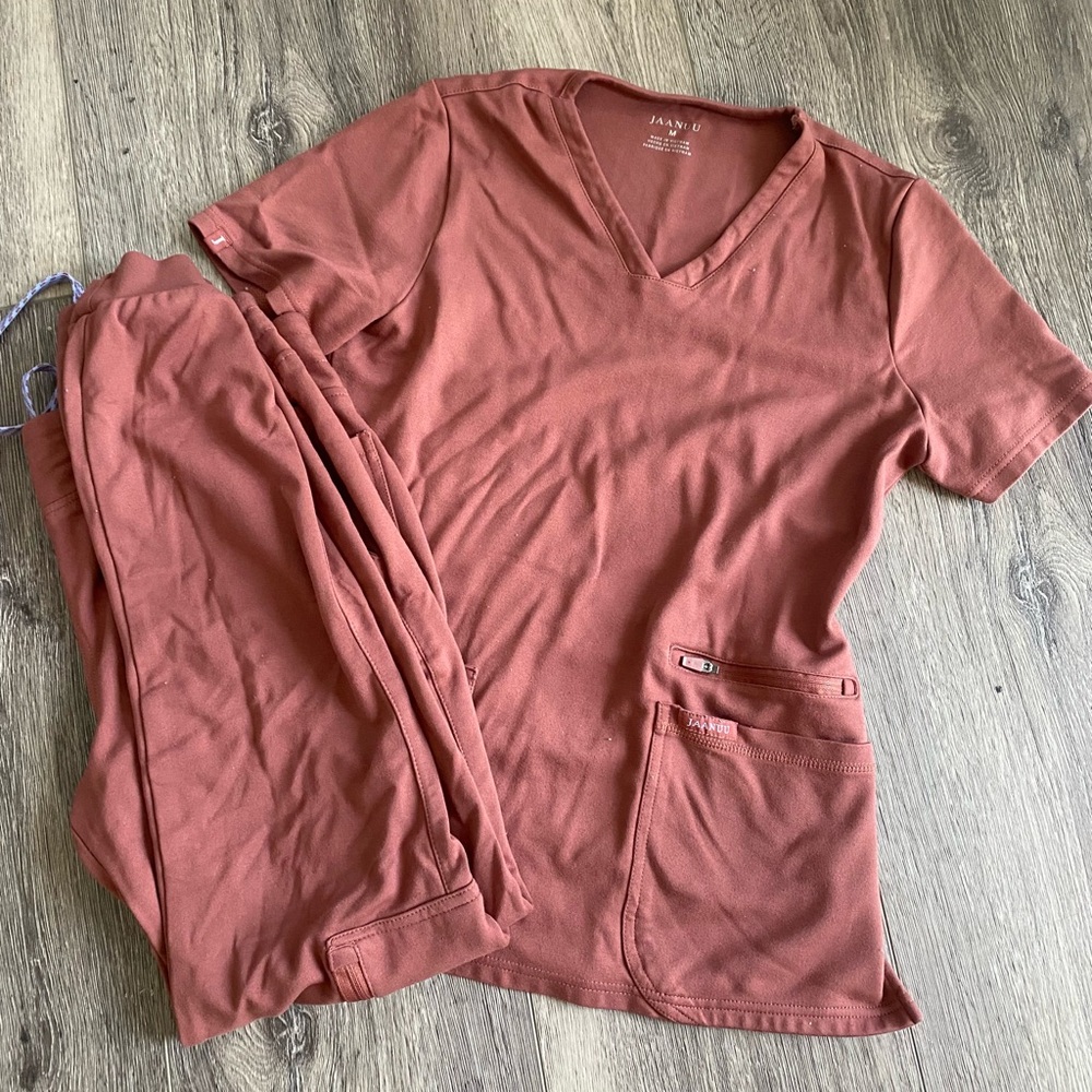 Jaanuu scrubs